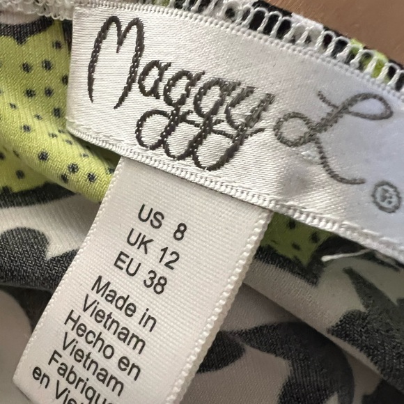 Vibrant pattern dress - Picture 3 of 3